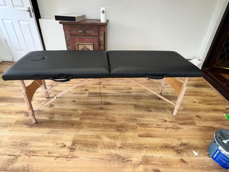 Beauty bed, massage table