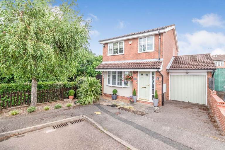 Rare Corner Plot 3-bed Detached House 