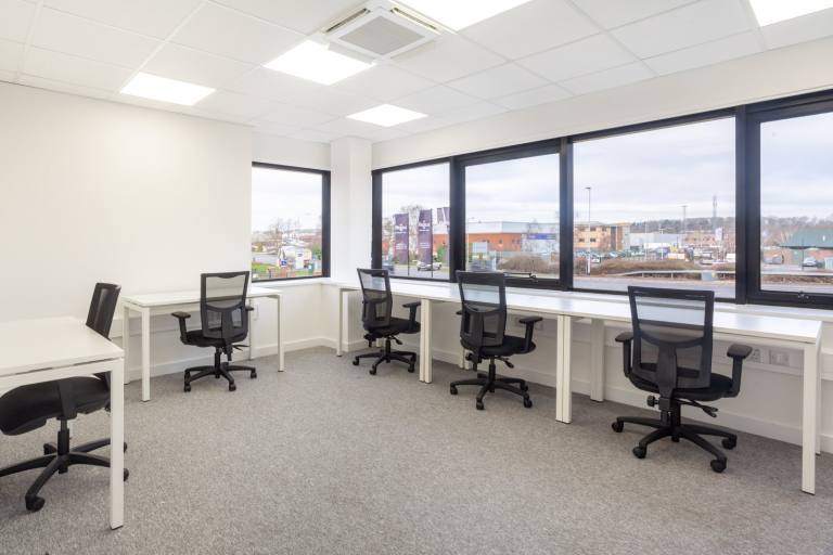 Leicester - LE19 1WY \ Secure an Office with 5 Workstations