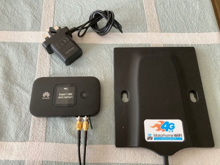 Huawei 4G LTE Mobile WiFi Router with Antenna – Good Condition