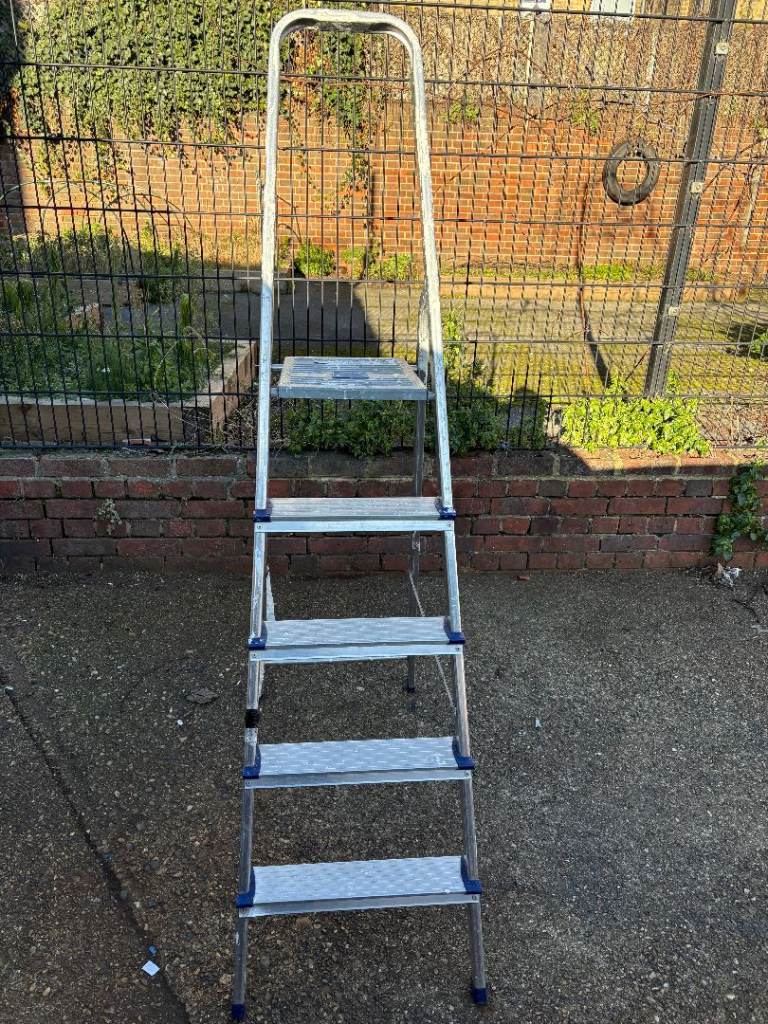 STEP LADDER  4 RUNS STEPS  72 inch to top of ladder 46 to top step  £40
