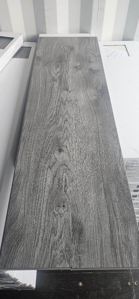 Beautiful Grey Plank Click SPC-LVT Flooring With Built-in Underlay 67.27m2 Available 