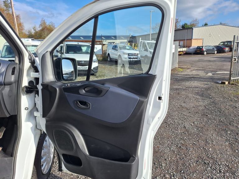 VAUXHALL VIVARO 1.6 CDTi 2900 BiTurbo ecoTEC L2 H2 LWB HIGH TOP ROOF White Manua