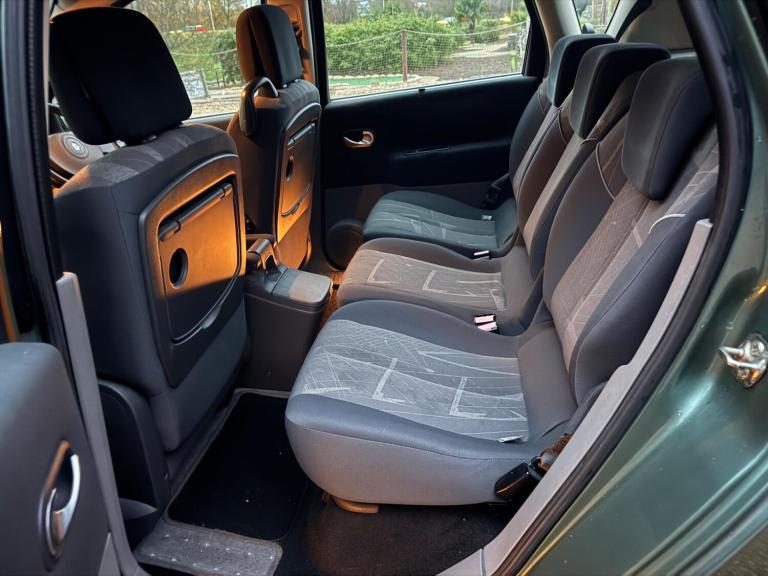 2005 Renault Megane 1.6 VVT Dynamique 5dr Auto MPV PETROL Automatic