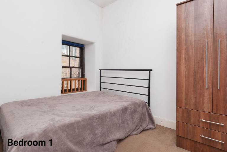 DOUBLE BEDROOM available in large, HMO flat on Candlemaker Row – available soon
