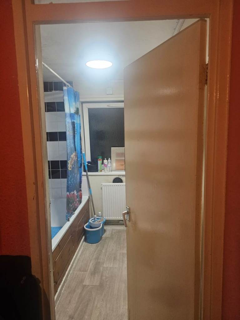 3rd flat first floor in Bristol move inside Bristol 