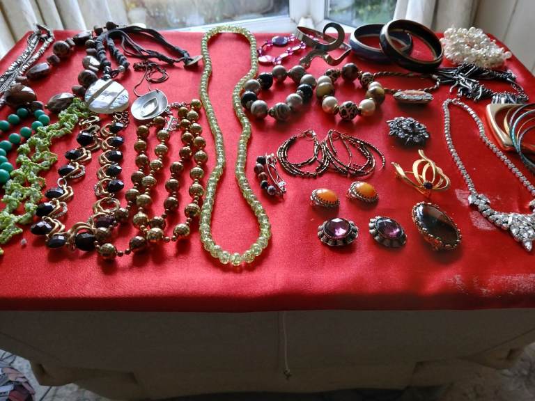 VINTAGE JEWELLERY JOB LOT