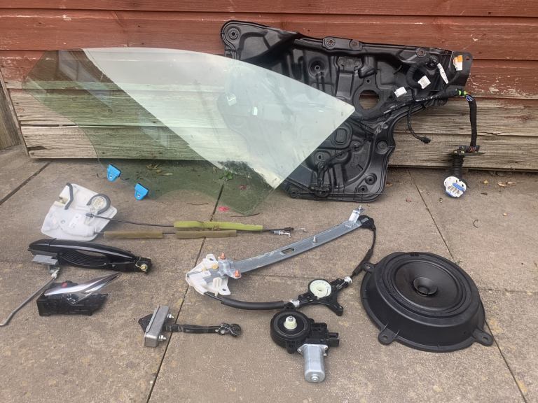 Mazda 6 2912-onward front left door window glass plus extras