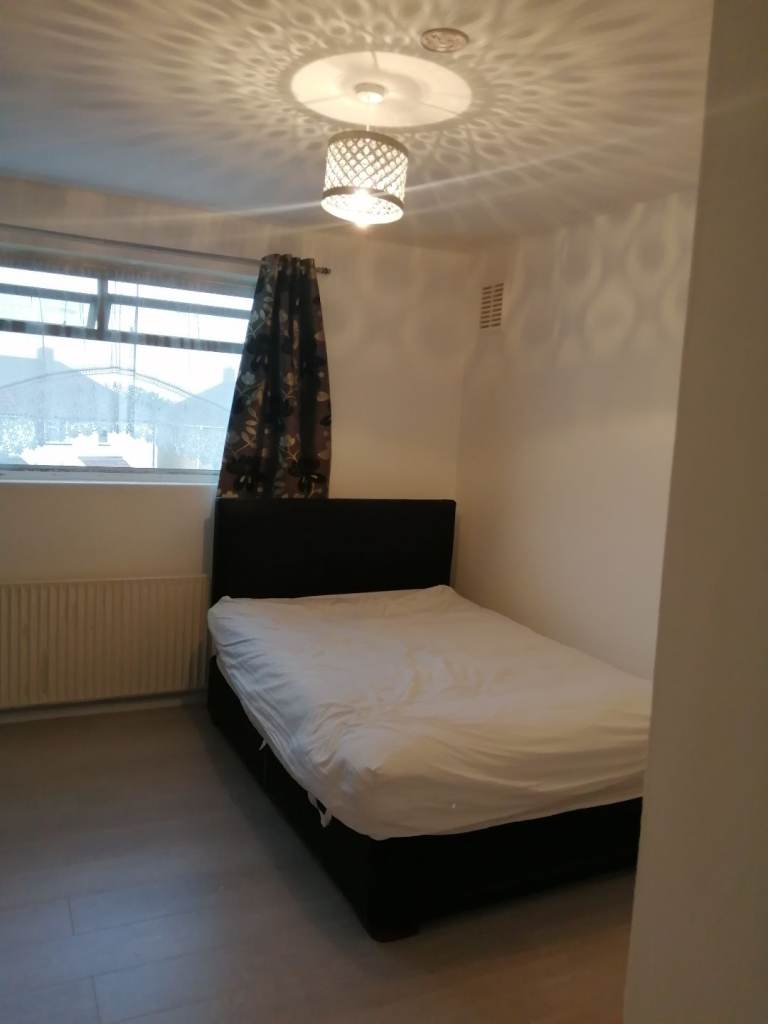 Self contained Studio flat to rent, bill included
