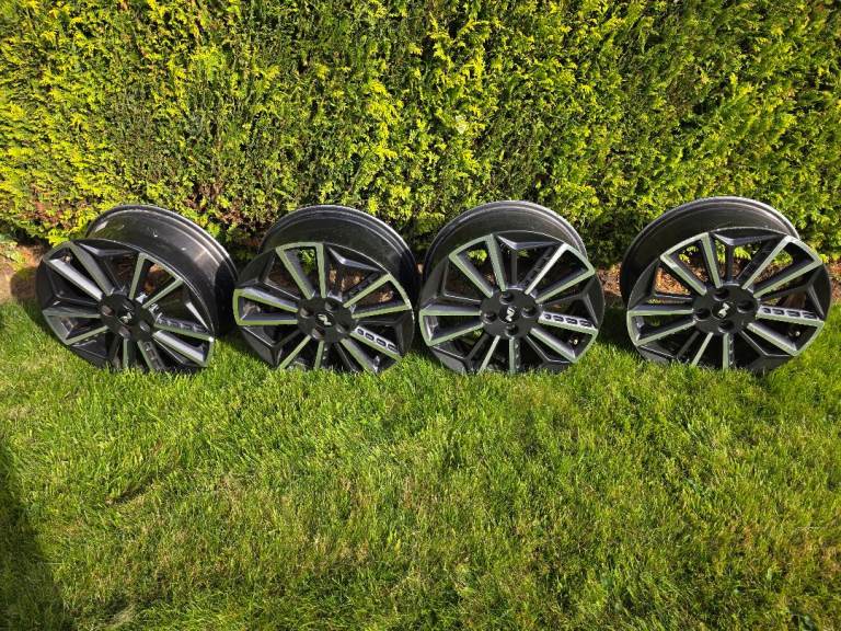 Set of 4 genuine OEM Hyundai i20 N-Line alloy wheels (2022 onwards). 4x100