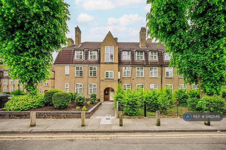 3 bedroom flat in Tottenham, London, N17 (3 bed) (#2412549)