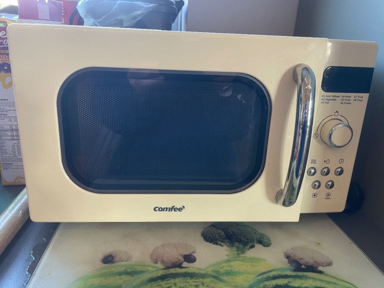 Cream retro look Microwave