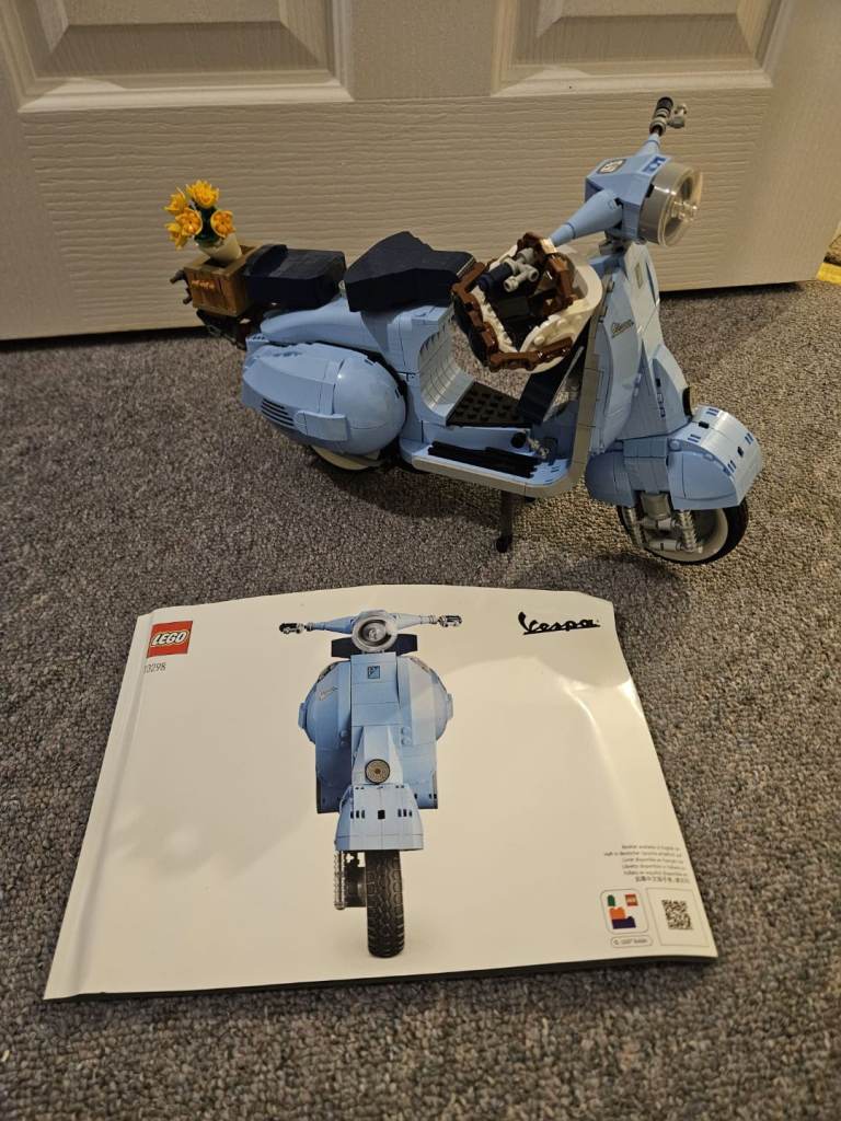 Lego Icons Vespa 125 Scooter Model - 75th Anniversary Set