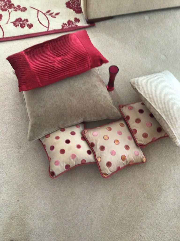 FREE CUSHIONS 