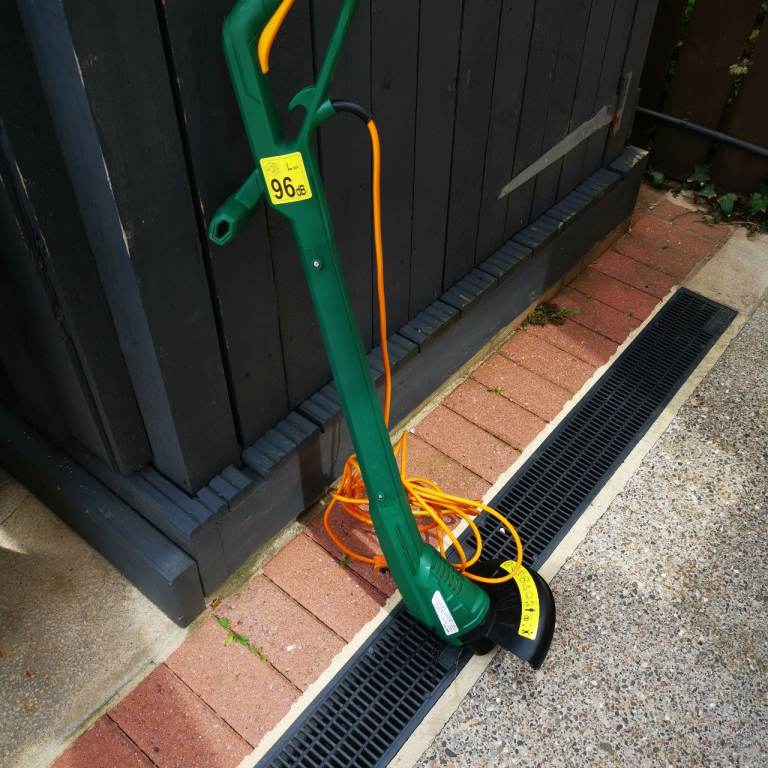 Electric Garden Strimmer/Grass Trimmer – Good Condition
