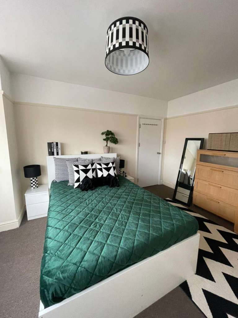 🏡 LARGE, BRIGHT DOUBLE ROOM – NORBURY – AVAILABLE NOW! 🏡
