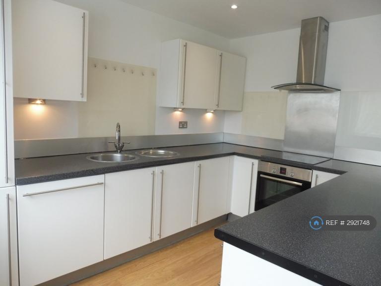 2 bedroom flat in Albert Basin Way, London, E16 (2 bed) (#2921748)