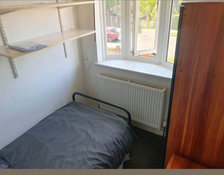 Box Room in Morden SW20
