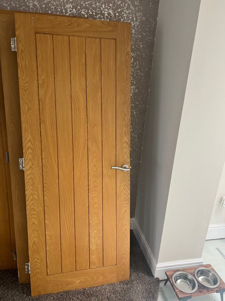 Solid Oak Internal Door with Handle and Hinges 