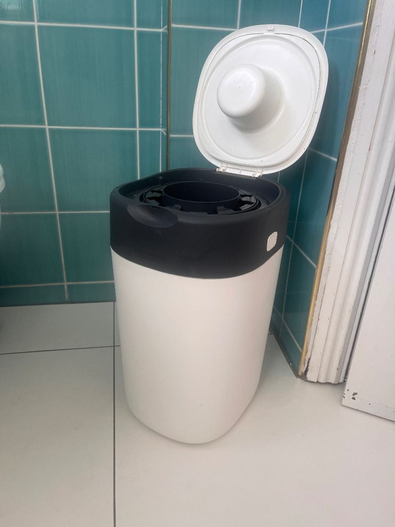 Tommee Tippee Twist & Click Nappy Bin