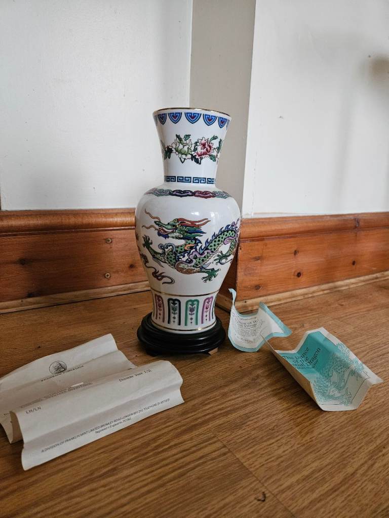 Vase & stand (Chinese)