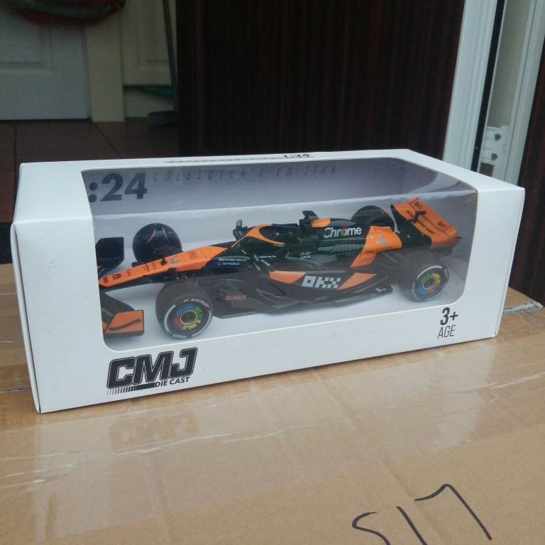 McLaren F1 Car - 1/24 Diecast Car / Formula 1