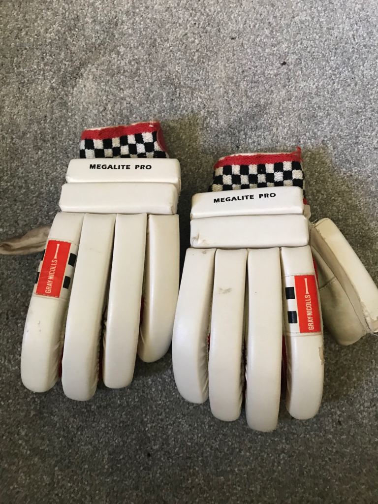 Gray Nicholls Megalite Pro Youth Batting Gloves Right Handed 