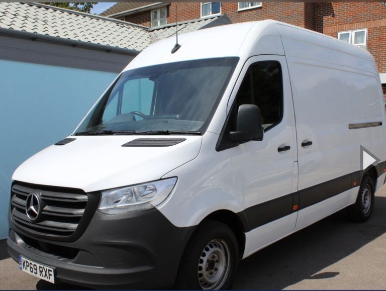Removals in wallington