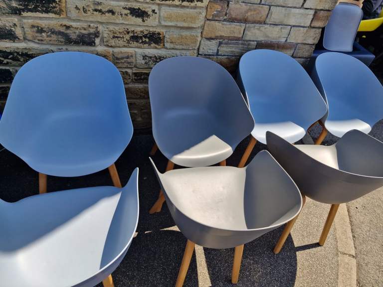 Wipeable sturdy tub chairs for cafe or lounge (7 available)