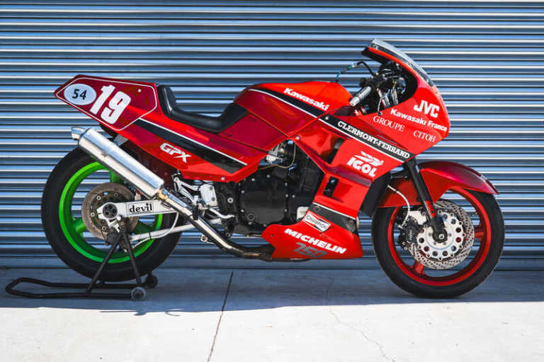  Kawasaki GPX750R SUPERBIKE Manual