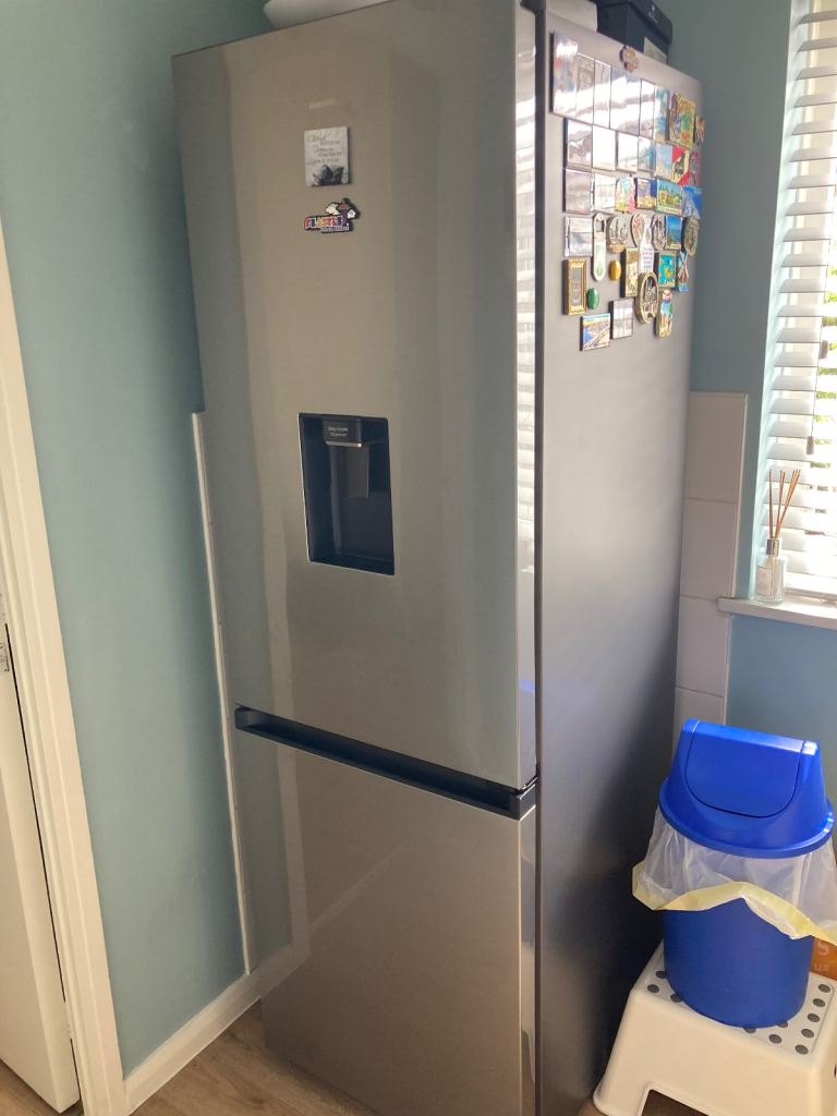Standing fridge freezer