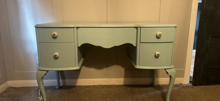 Solid wood dressing table 