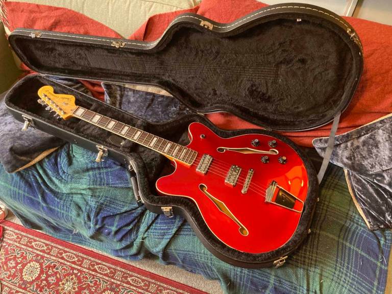 Fender Coronado II Modern Player in Red with Hard Case