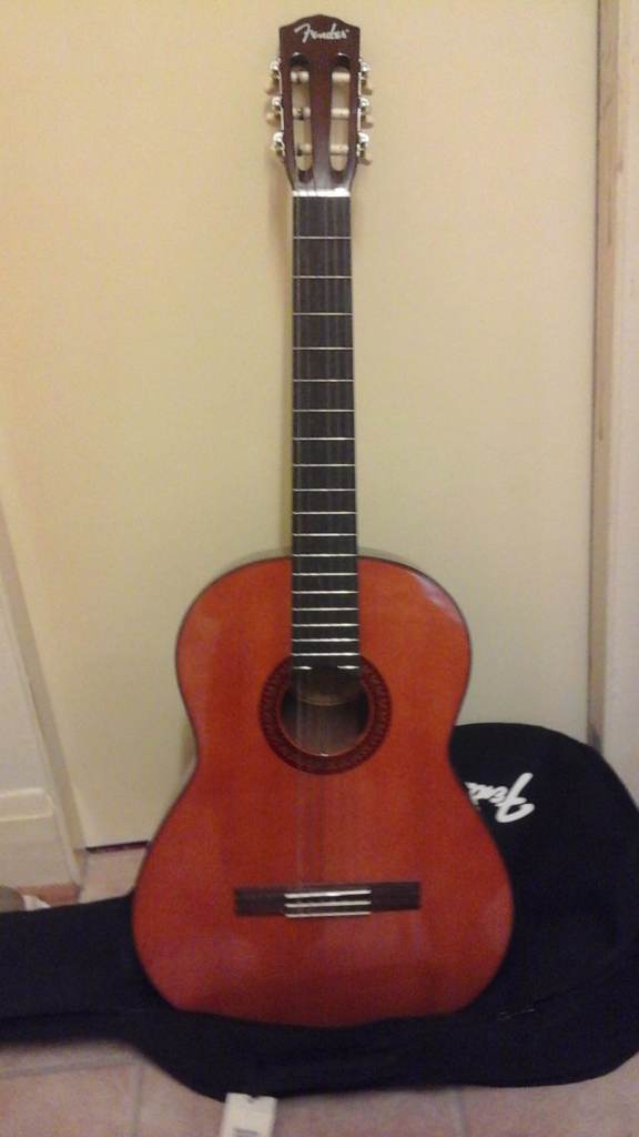 Fender CG-7 classic acoustic guitar with Fender padded case.  Shawlands G41 3XH