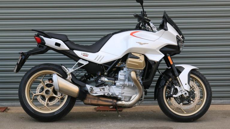 Moto Guzzi V100 MANDELLO 2023 