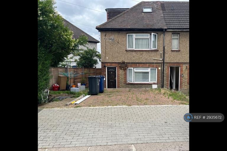 Studio flat in Clitterhouse Road, London, NW2 (#2935672)