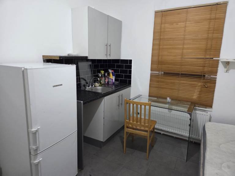 Decent Double room for rent in London (Leyton), All inclusive hassle free rent , No hidden fees 