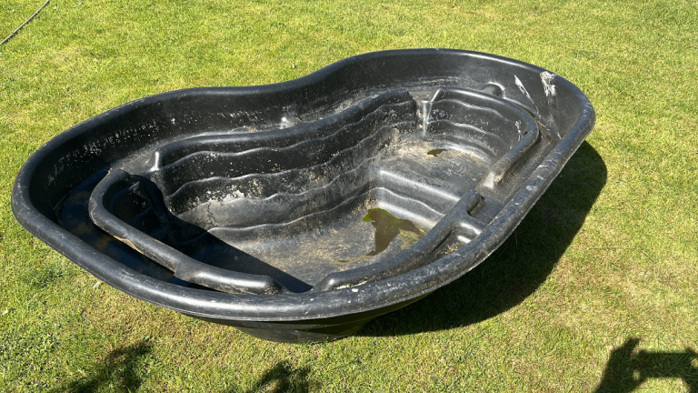 Heissner rigid pond liner