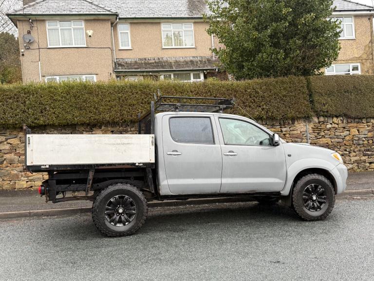 2007 Toyota Hilux INVINCIBLE 3.0D4-D DOUBLE CAB TIPPER MANUAL 4X4 GREY PICK UP Diesel Manual