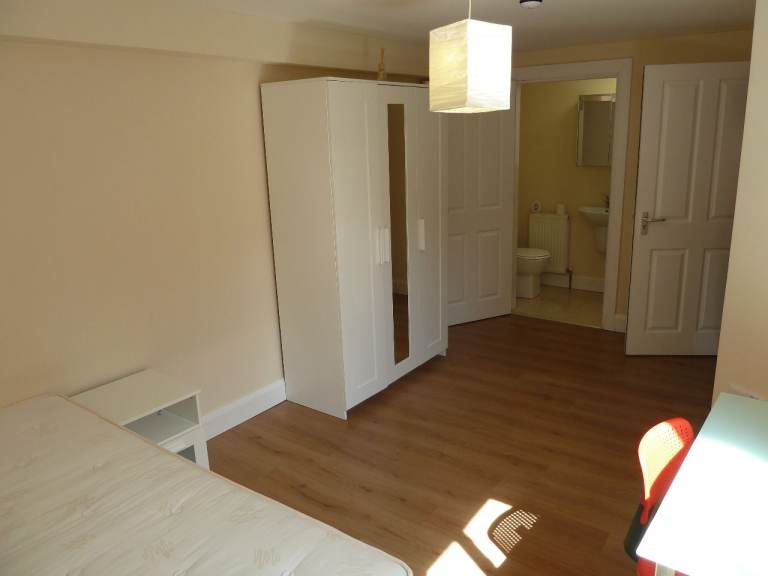 STRANMILLIS: EN-SUITE DOUBLE ROOM