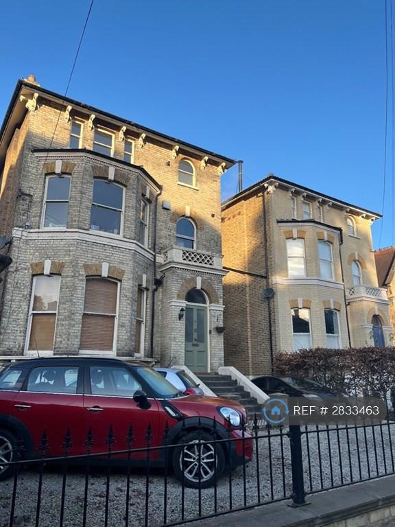 1 bedroom flat in Queens Road, Kingston Upon Thames, KT2 (1 bed) (#2833463)