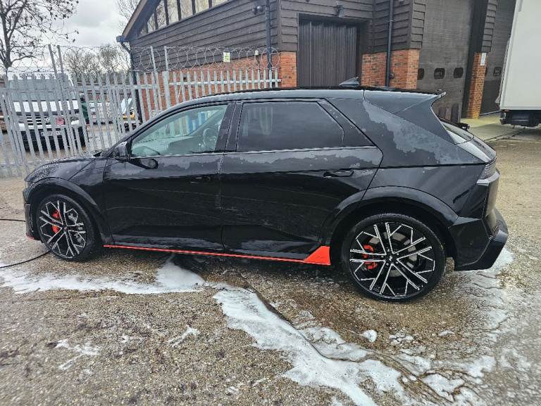 hyundai 5n for quick sale as am moving to uae