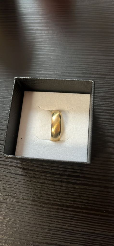 Men’s 9ct gold wedding ring