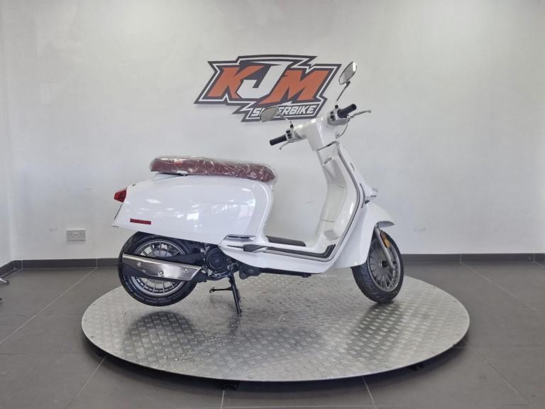 Lambretta V 50cc| |Modern Classic Retro Style Moped| For Sale | Best Scooter