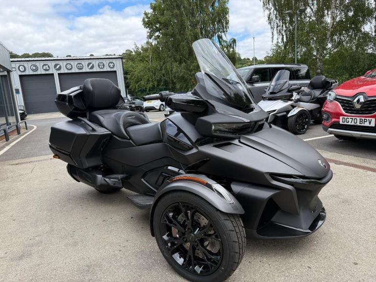 2025 Can-Am Spyder RT Limited 1330cc 6 speed semiauto trike Carbon Black