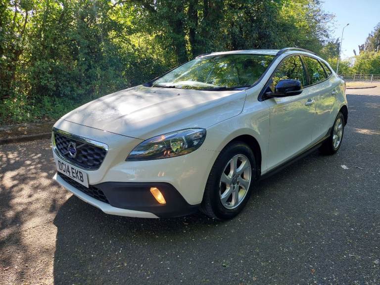 Volvo V40 Cross Country 1.6 D2 hatchback 2014 Cambelt just changed!