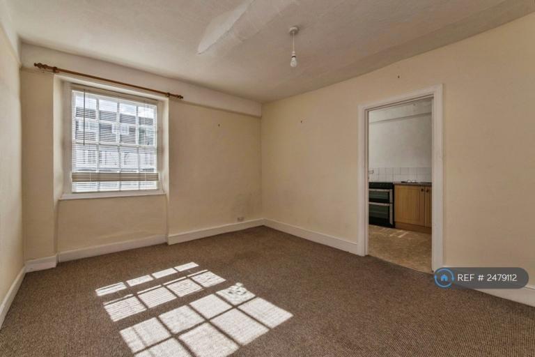 2 bedroom flat in High Street, Honiton, EX14 (2 bed) (#2479112)