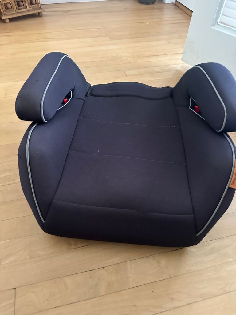 Halfords 2/3 Cushioned Booster Seat Excellent Condition