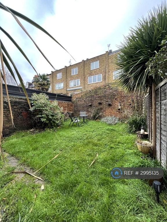 1 bedroom flat in Glebe Street, London, W4 (1 bed) (#2995135)