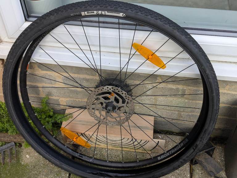Bontrager TLR rear wheel + Tyre + Shimano accessories 